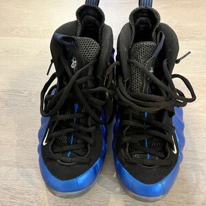 Penny Hardaway Nikes, original classics, barely worn, in excellent condition.